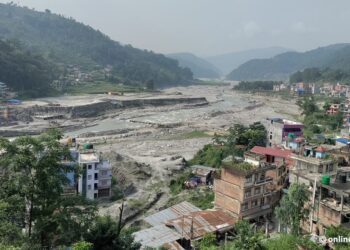 ‘बसौं बाढीको डर, हिंडौं जाने ठाउँ छैन’