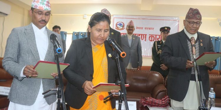 लुम्बिनीका नवनियुक्त दुई मन्त्रीले लिए सपथ