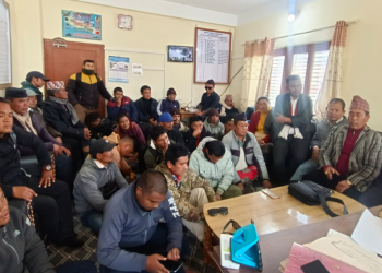 बिद्युत माग्दै स्याउलीबाङवासी पुगे प्राधिकरण कार्यालय