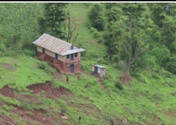 जोखिम म‍ोलेर बस्न बाध्य माण्डवी गाउपालिका का जनता