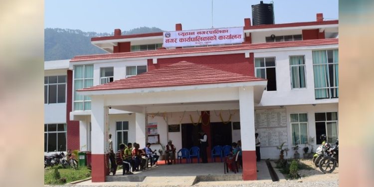 प्युठानका दुई स्थानीय तह अधिकृतविहीन